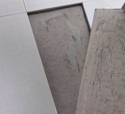 柳北瓷砖空鼓维修公司分享瓷砖铺贴时如果打浆（即涂抹在瓷砖背面和基层上的砂浆或瓷砖胶）过少，会带来以下问题